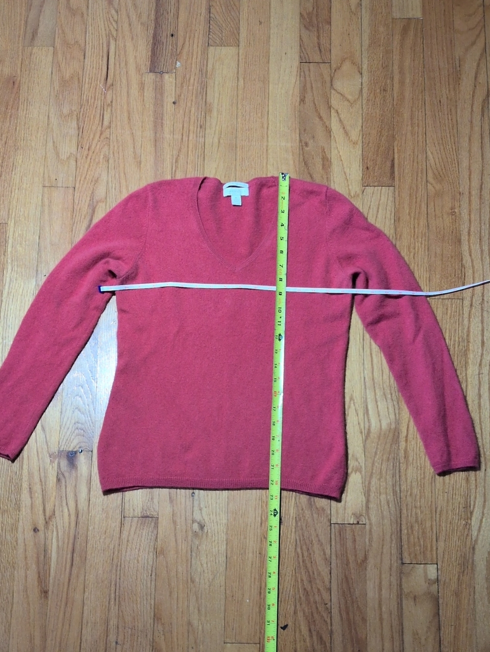 Charter Club women's 100% cashmere V-Neck Sweater in Coral M